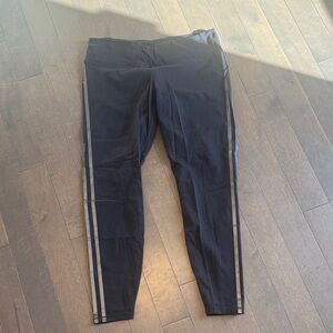 Black Athletic leggings with reflective Stripes